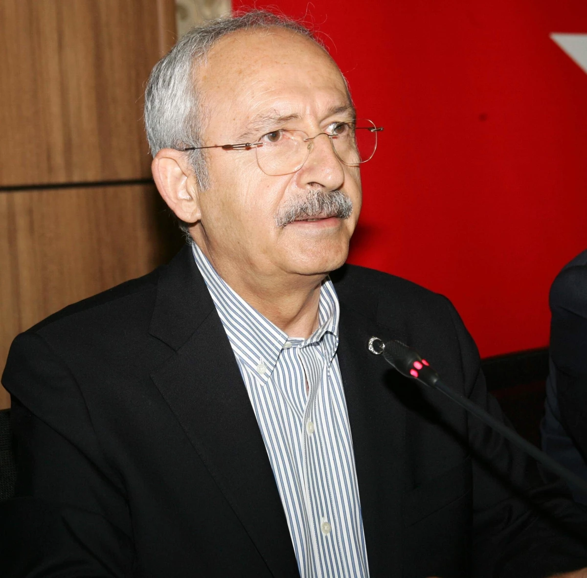 Kılıçdaroğlu, Danışmanı Şükrü Karaca\'nın Ağabeyinin Cenaze Törenine Katıldı
