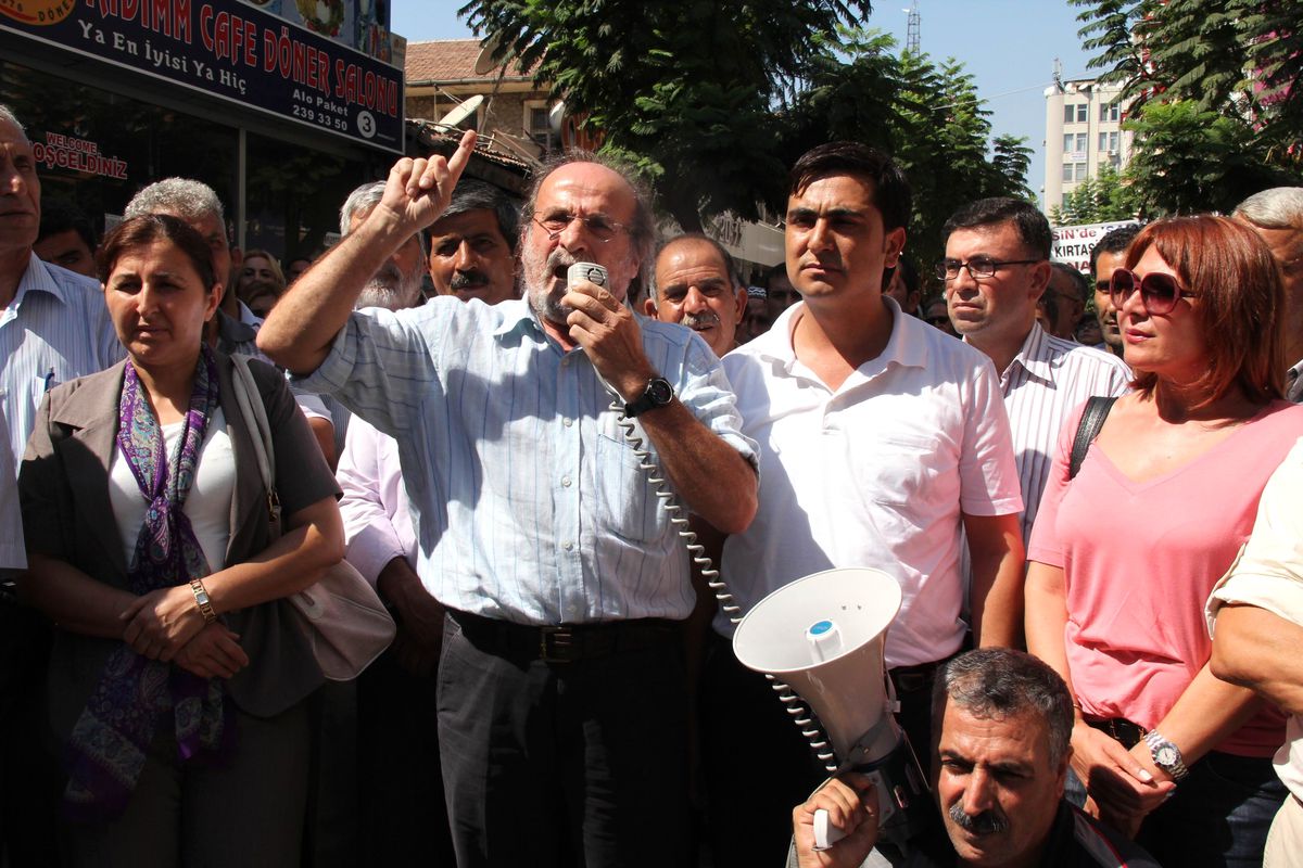 Mersin\'de BDP\'liler Kck Operasyonlarını Protesto Etti
