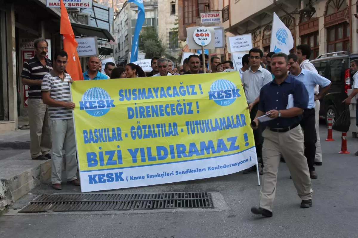 Mersin\'de "Kck" Operasyonlarını Protesto