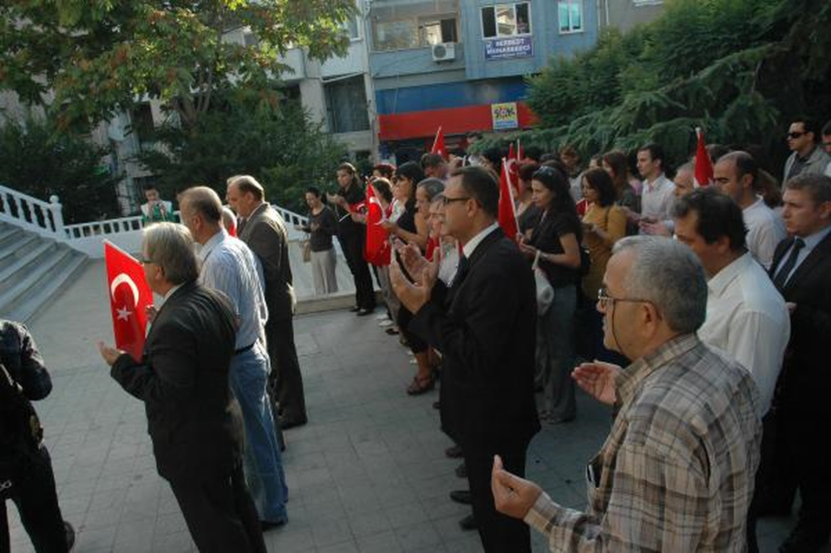 Mesai Öncesi Terörü Protesto Ettiler