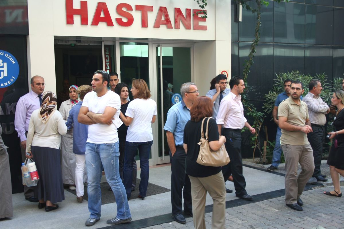 Öğrencisinin Bıçakladığı Öğretmen Öldü