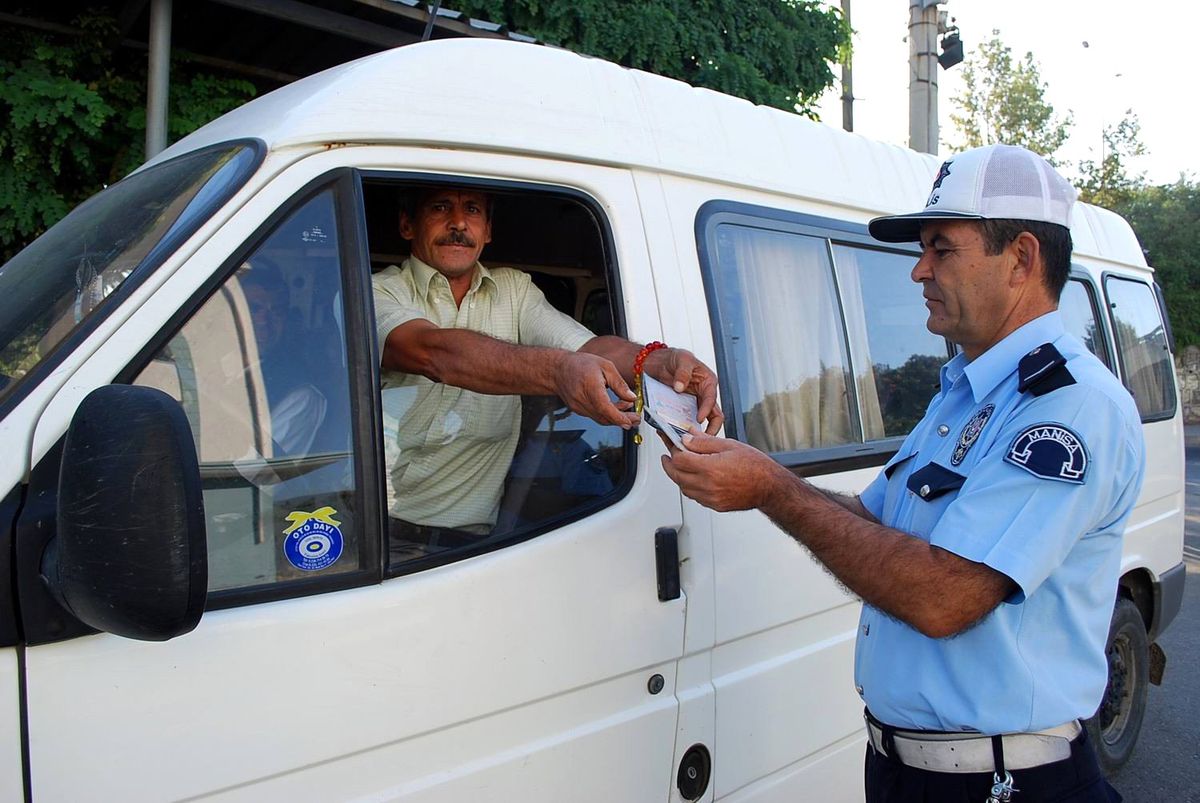 Salihli\'de Servis Araçları Denetlendi