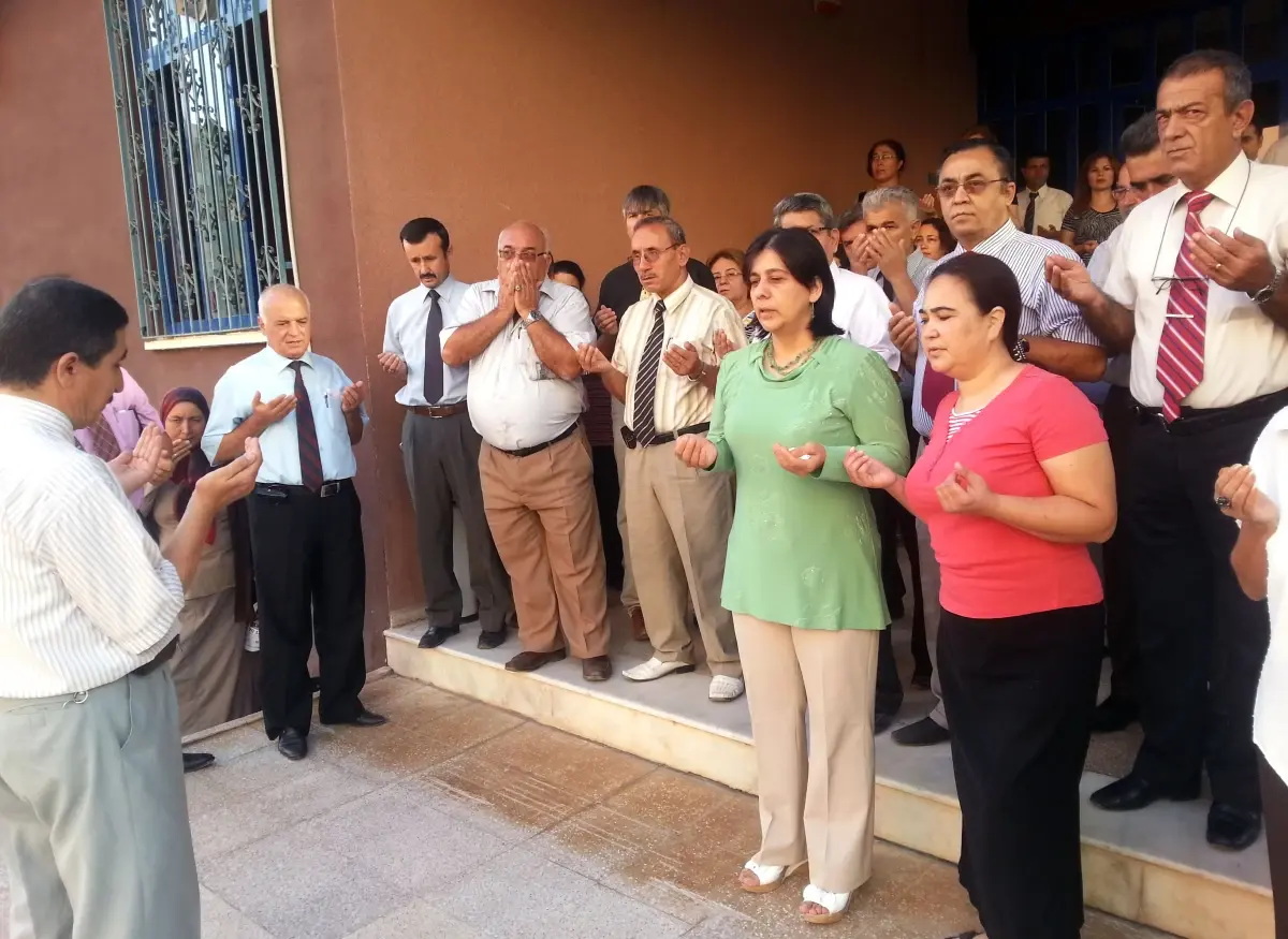 Şehitler İçin Dua Edip İşe Başladılar