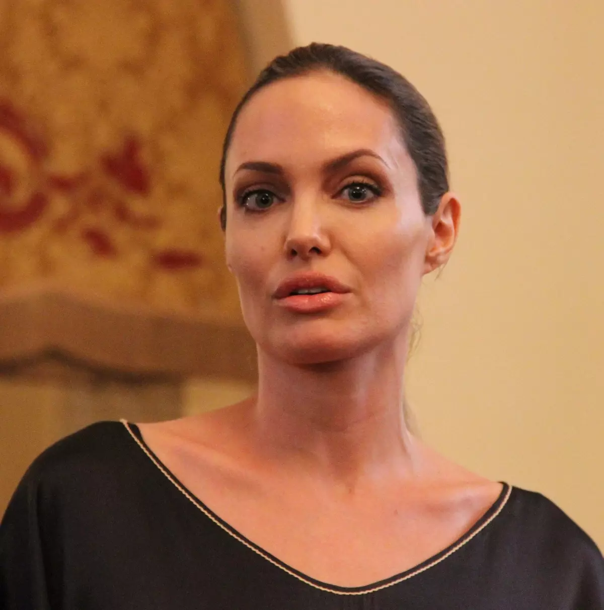 Türkler Angelina Jolie İçin Sıraya Girdi