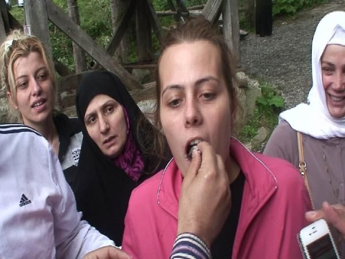 Yavru Alabalıkları Canlı Canlı Yuttular