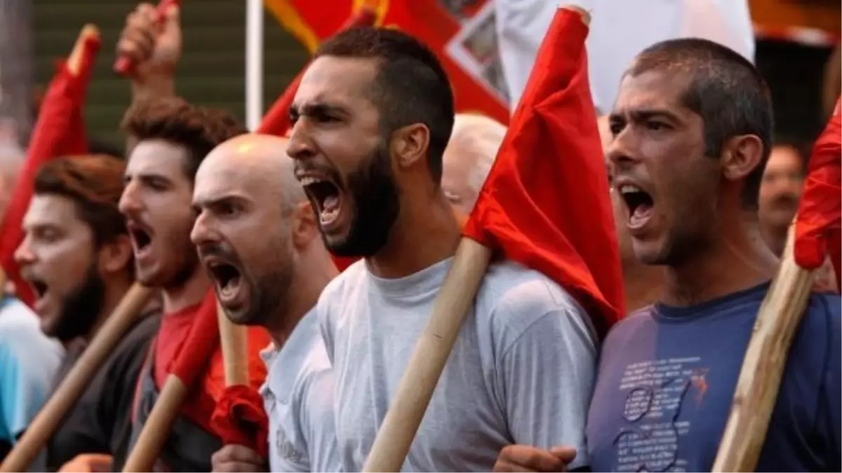 Yunanistan\'da Yeni Tasarruf Önlemlerini Protesto İçin Kamu ve Özel Sektör Çalışanları 24 Saatlik...