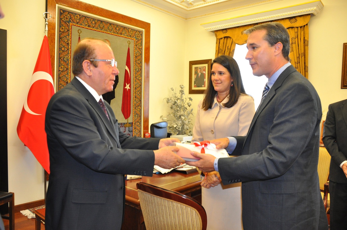 Amerikalı Heyet Vali Oğuz\'u Ziyaret Etti
