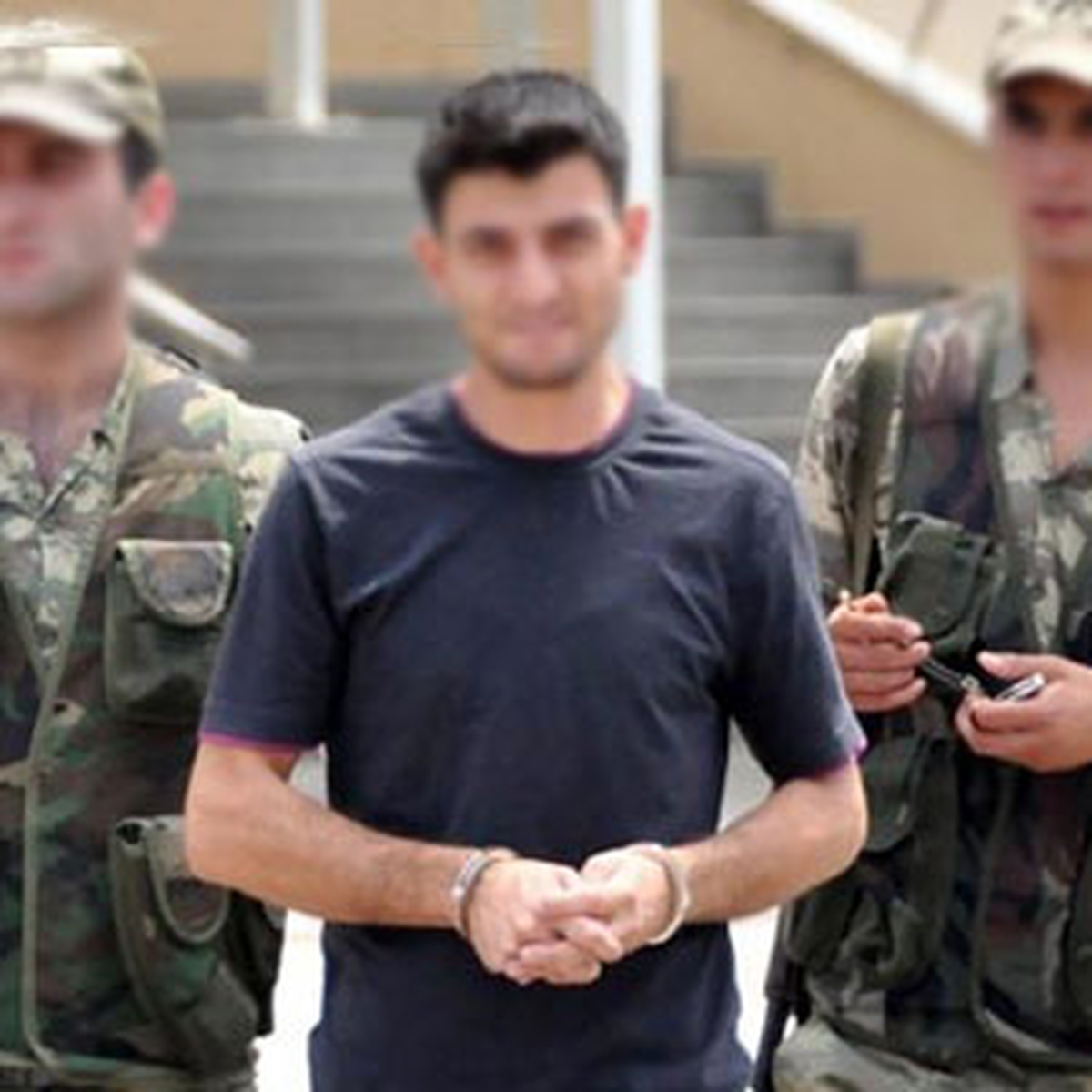 Karakolun Çatısında Esrar Kuruttular!