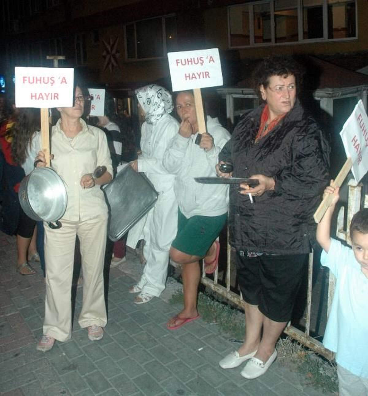 Avcılar\'da "Fuhuş" Protestosu