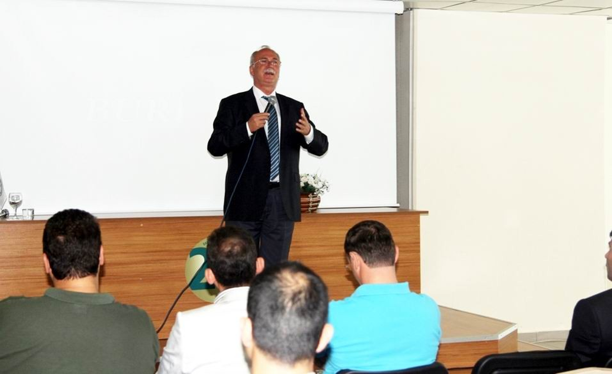 Başkan Akova Üniversitelilere Konuştu