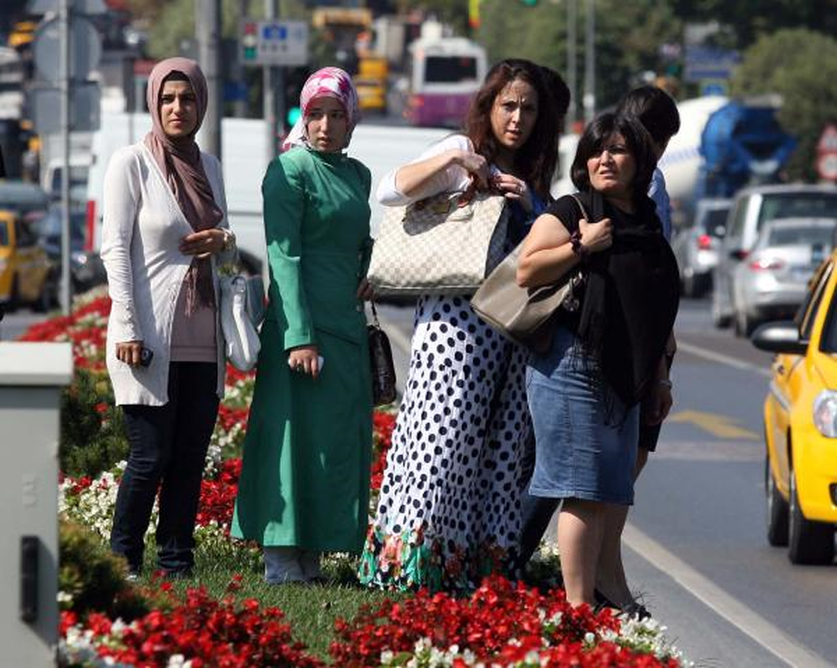 Belediyenin Önünde Şüpheli Poşet Paniği