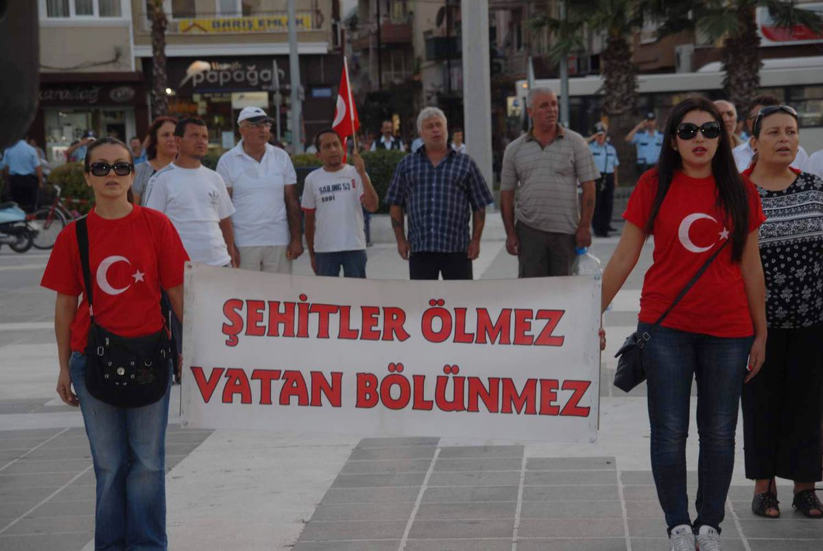 Çanakkale\'de "Teröre Lanet" Yürüyüşü