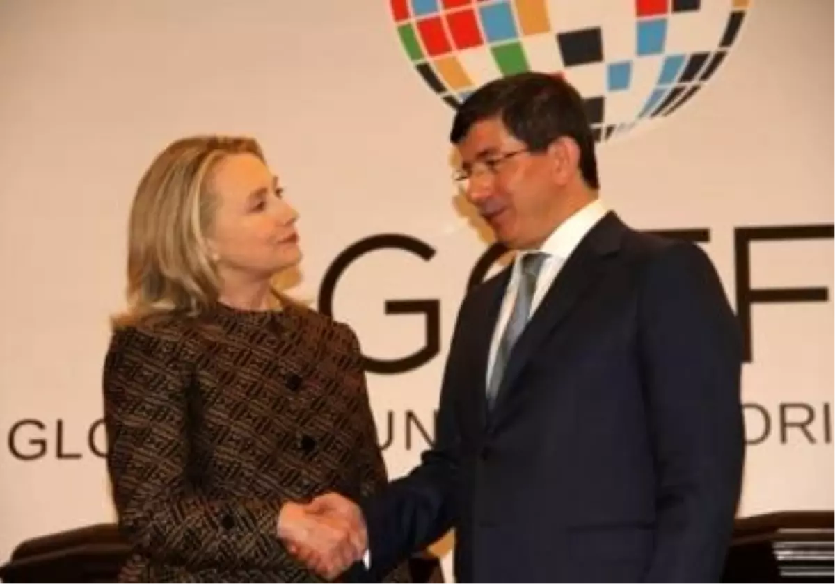 Dışişleri Bakanı Ahmet Davutoğlu ile ABD Dışişleri Bakanı Hillary Clinton Arasındaki Görüşmede...