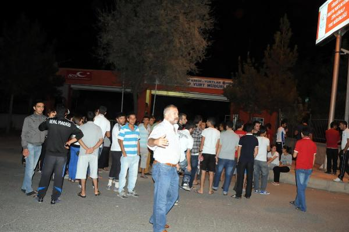 Diyarbakır\'da Üniversitelilerin Yurt Eylemi