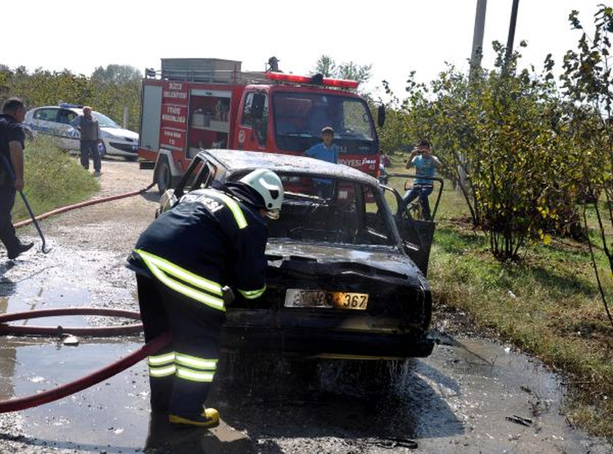 Hareket Halinde Alev Alan Lpg\'li Otomobil Yandı