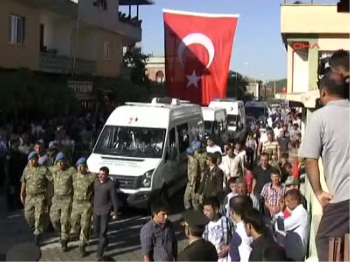 Kahramanmaraş 20 Günlük Evli Şehit Son Yolculuğuna Uğurlandı Tunceli\'de Askeri Aracın Geçişi...