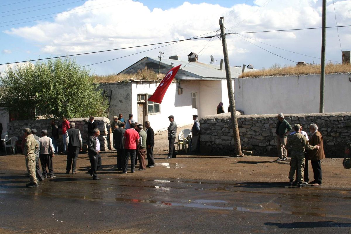Karslı Uzman Çavuşun Baba Ocağında Gözyaşları Sel Oldu