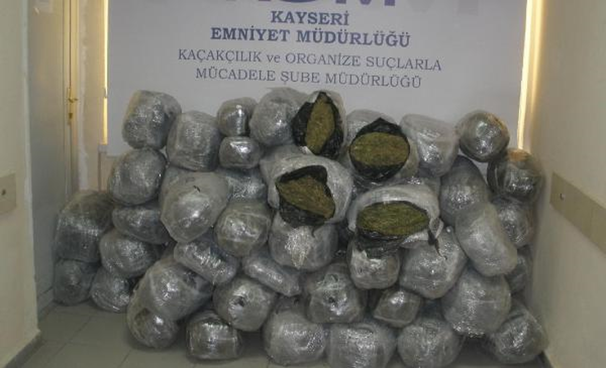 Kayseri\'de 349 Kilo Esrar ile 13 Kilo Meteamfetamin Ele Geçirildi