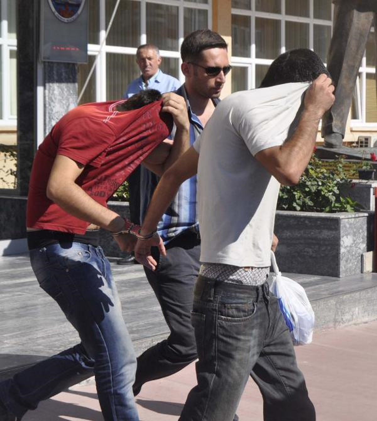Kovalamacada 12,5 Kilo Esrar ile Yakalandılar