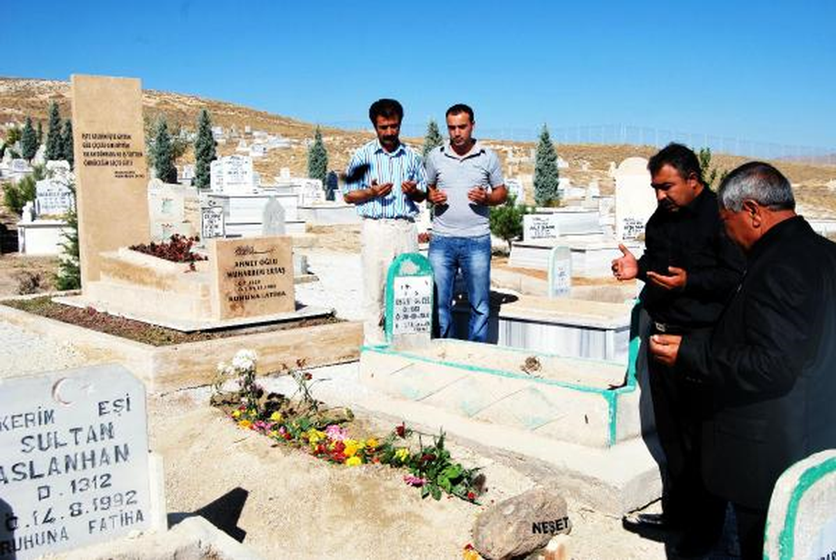 Neşet Ertaş, Babasının \'Ayak Ucunda\'
