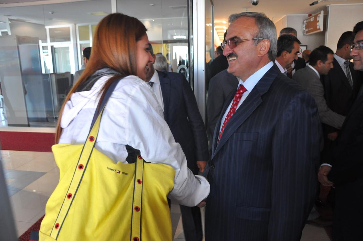 Nur Tatar Van\'da Sevgi Evlerini Ziyaret Etti