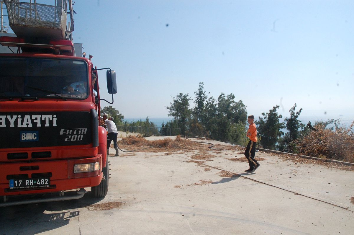 Okul Bahçesinde Yangın