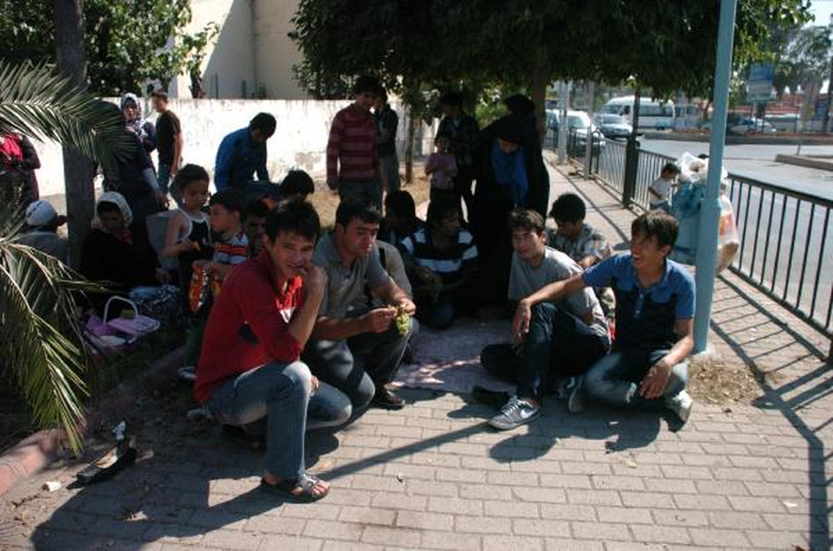 Ortada Kalan Afgan Sığınmacılar Mersin\'de Otele Yerleştirildi