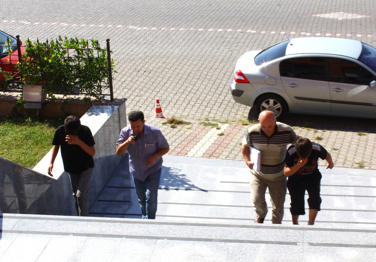 Oto Hırsızlığı Zanlıları Suçüstü Yakalandı