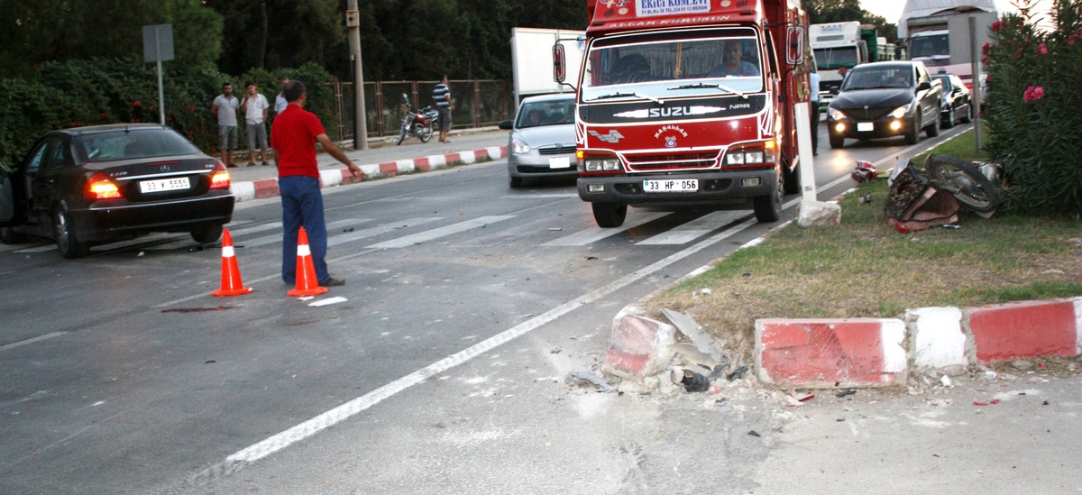 Otomobil Motosikletle Çarpıştı: 2 Ölü