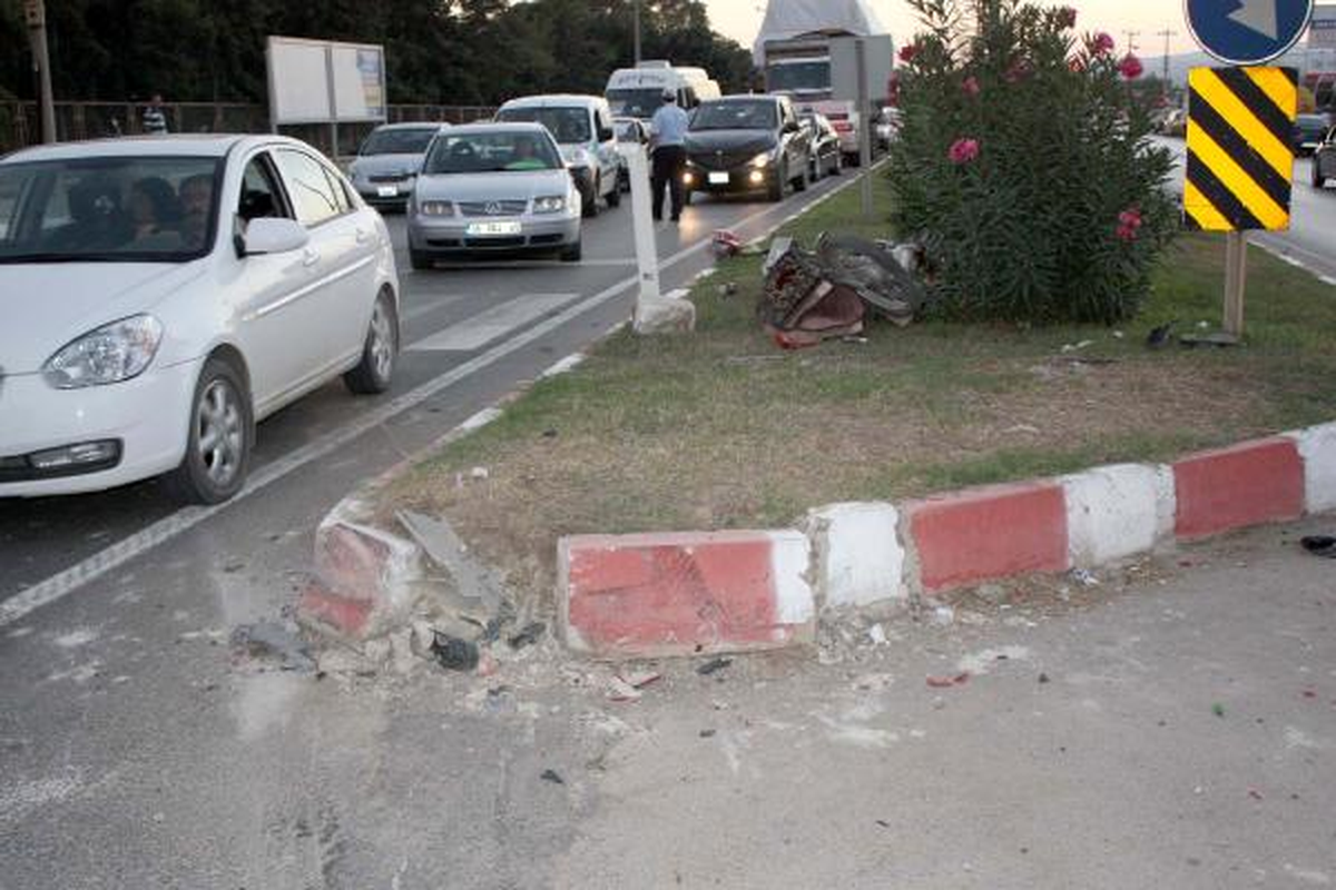 Otomobilin Çarptığı Motosikletteki Yaşlı Çift Öldü
