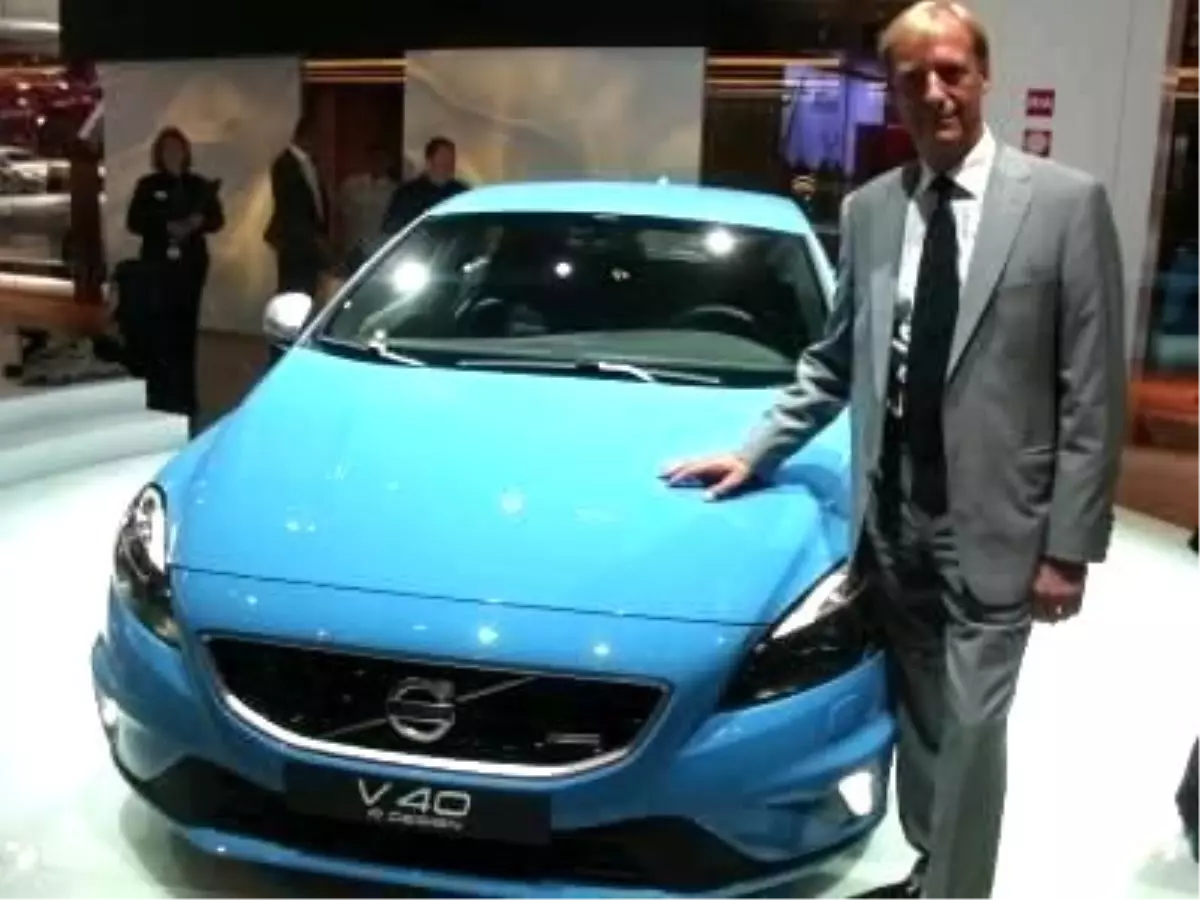 Paris Otomobil Fuarı\'ndan: Volvo V40 R-Design\'ı Sunuyor Açıklaması