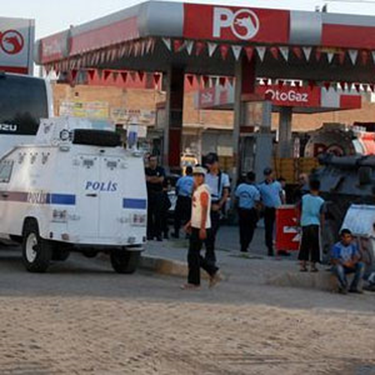 Polis Memurları Kazara Yaralandı