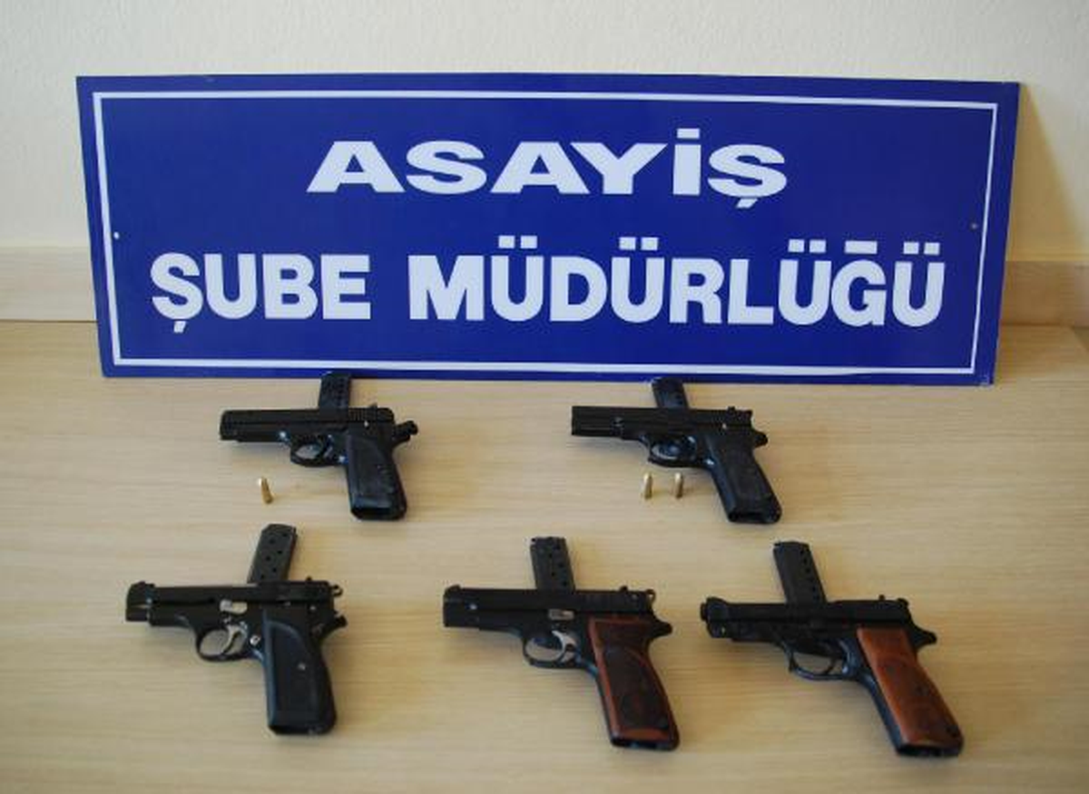Rize\'de 5 Ruhsatsız Tabanca Ele Geçirildi