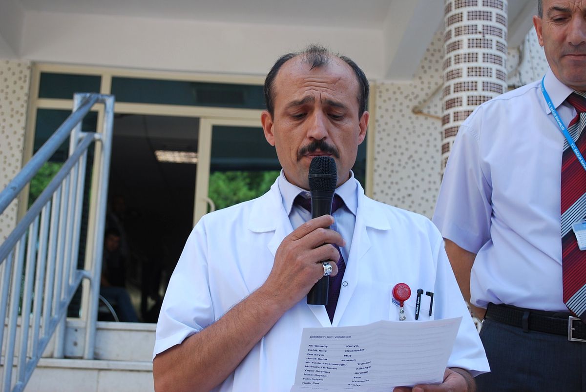 Sağlık Çalışanları Terör Olaylarını Protesto Etti