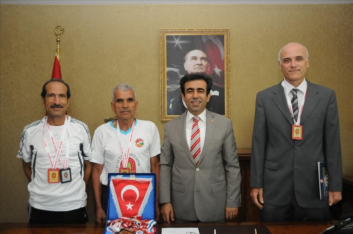Şampiyon Veteranlardan Güzeloğlu\'na Ziyaret