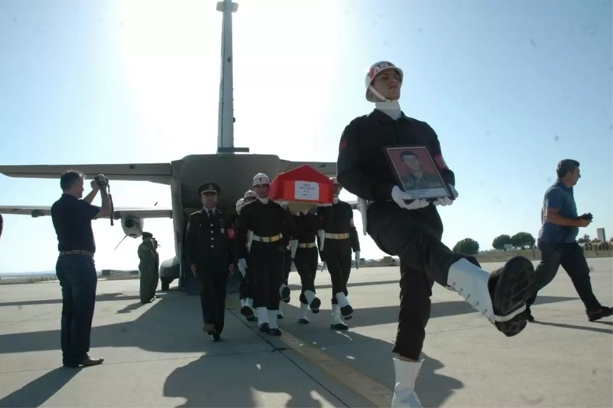 Şehit Asker Son Yolculuğuna Uğurlandı
