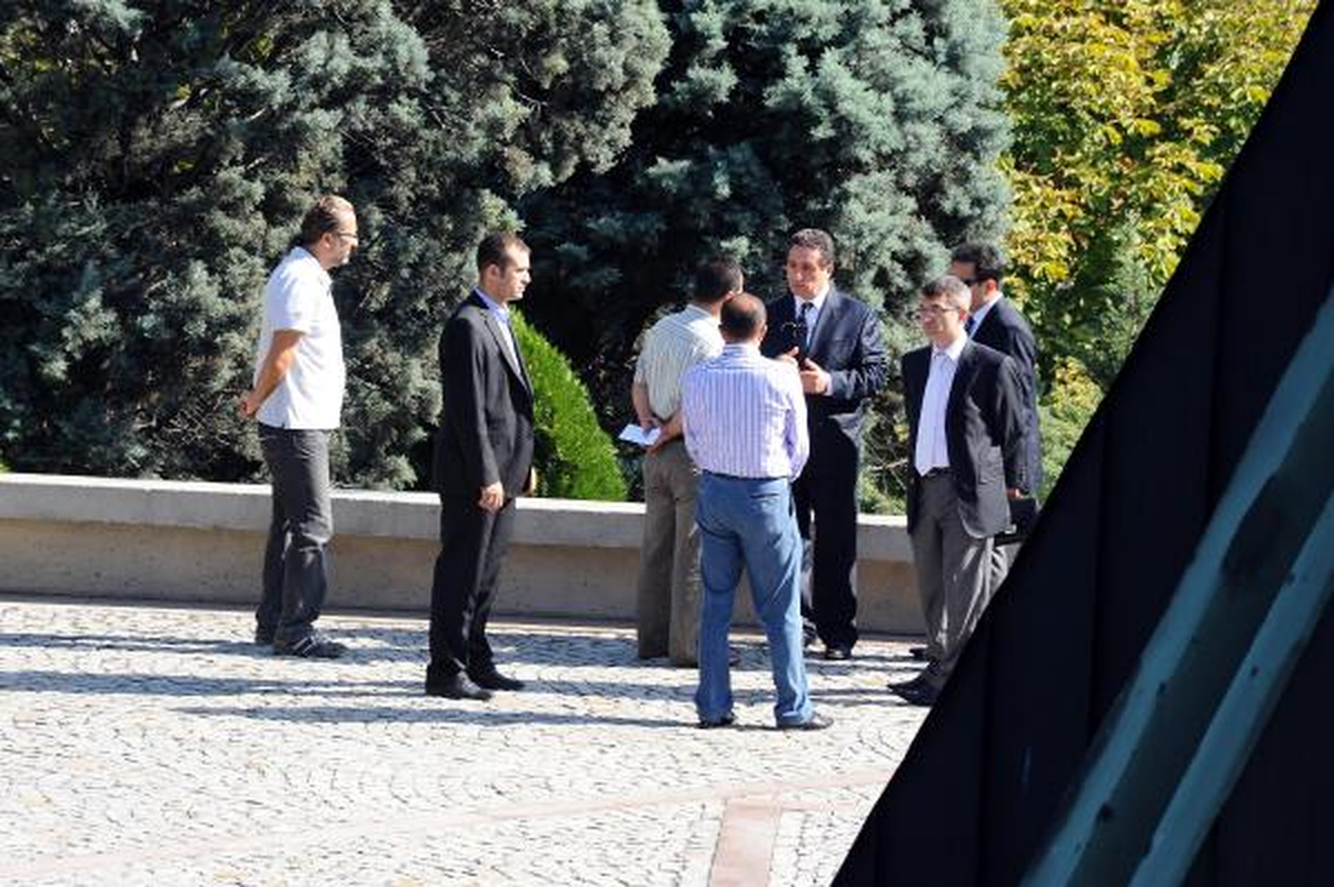 / Turgut Özal\'ın Mezarında İnceleme (2) /// Ergenekon Soruşturması Savcısı Özal\'ın Mezarında