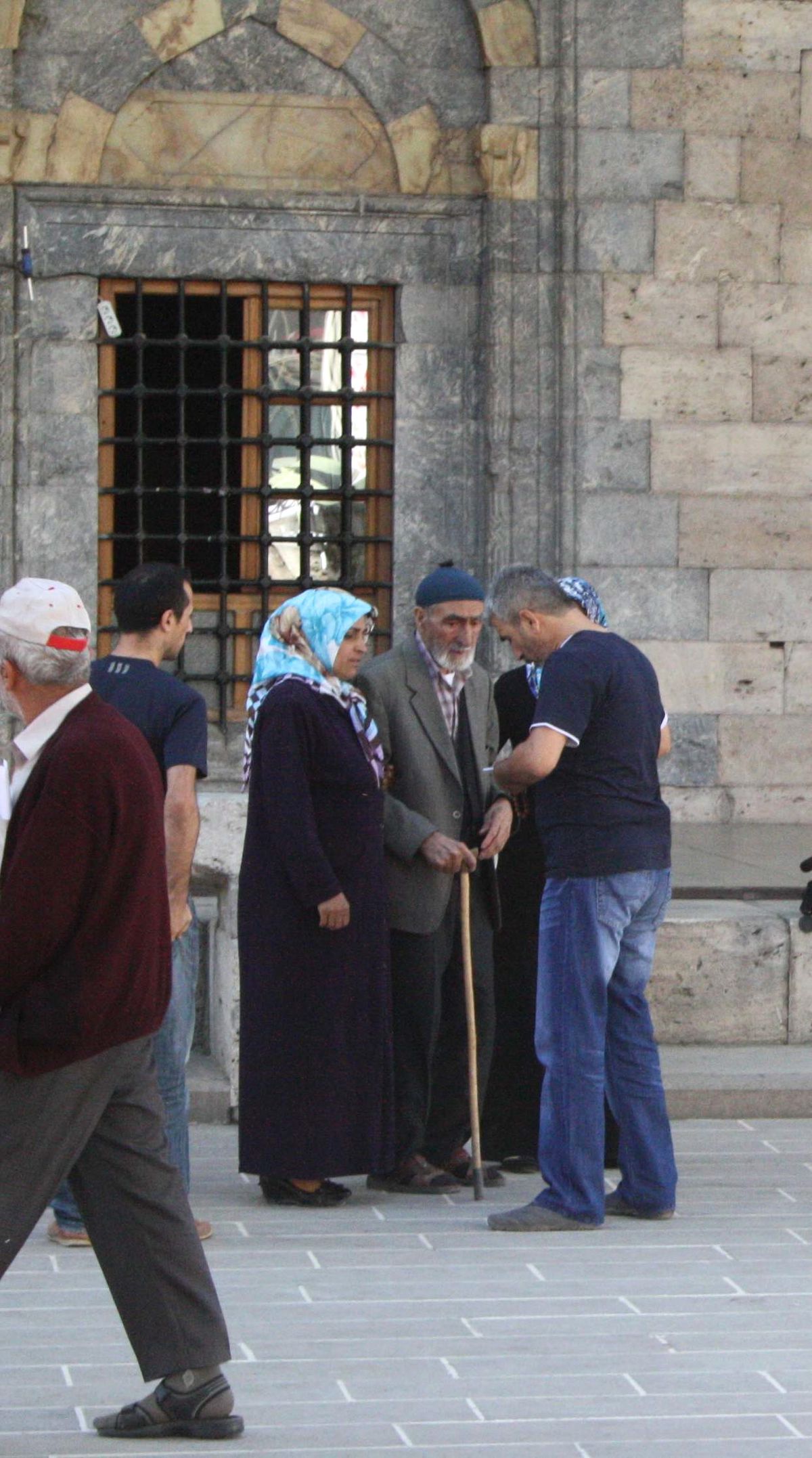 Yaşlı Adam Maaşını Dolandırıcıya Kaptırdı