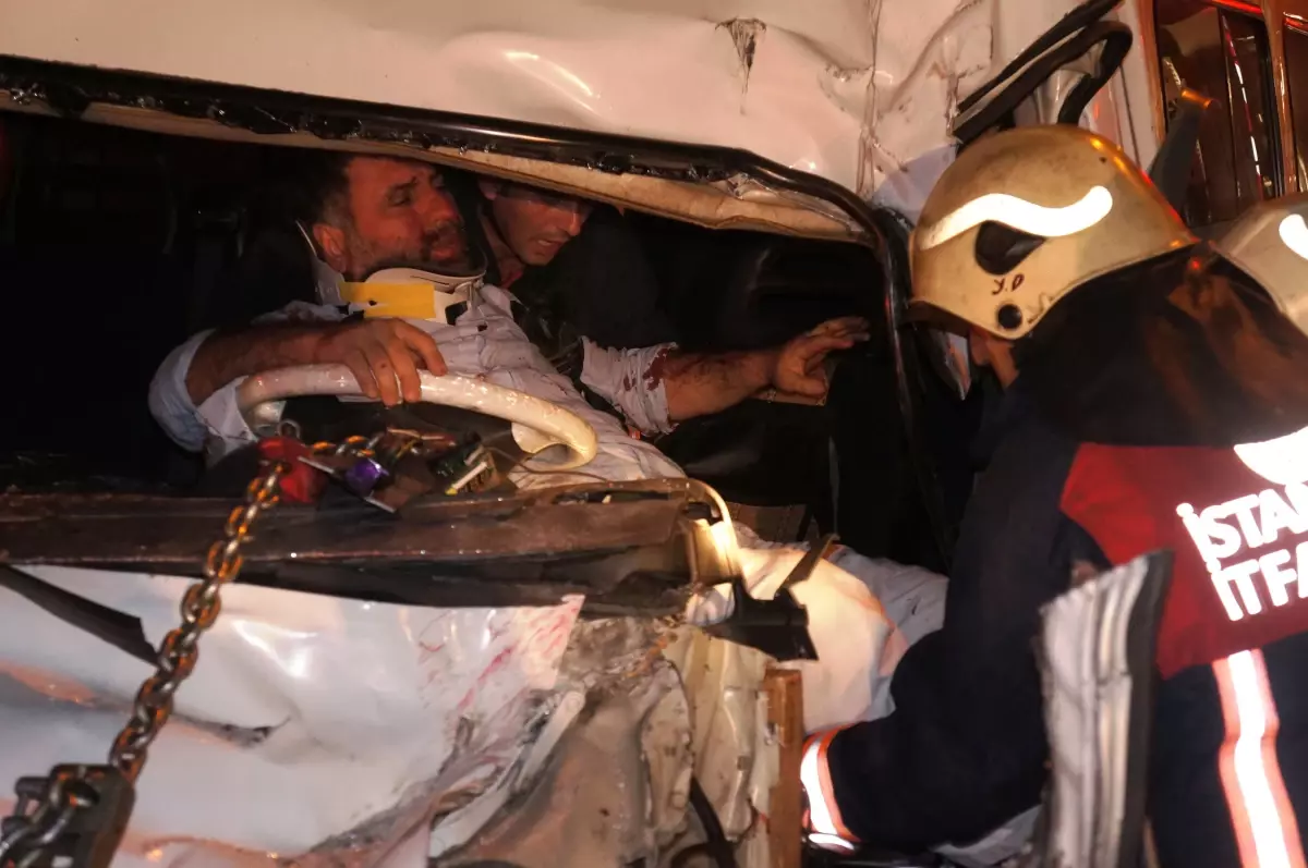 Yine Alkol Şişeleri... Tem Otoyolu\'nda Trafik Kazası: 2 Yaralı