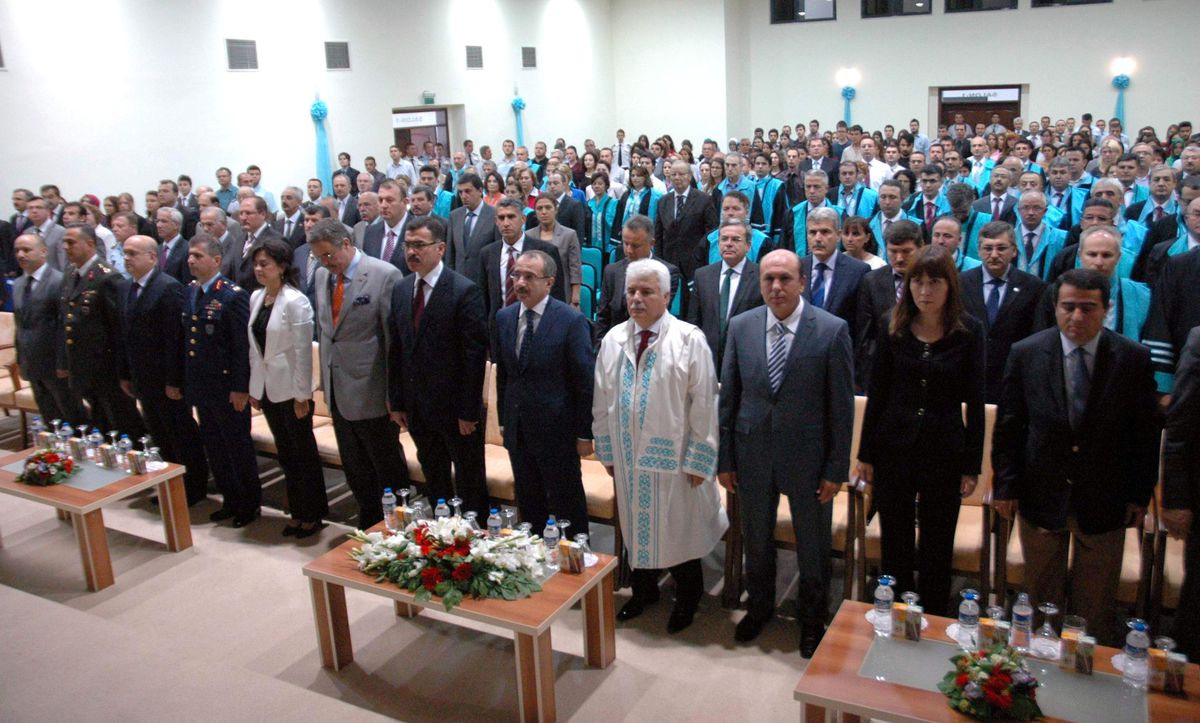 Bakan Dinçer, Üniversitede Akademik Yıl Açılış Törenine Katıldı
