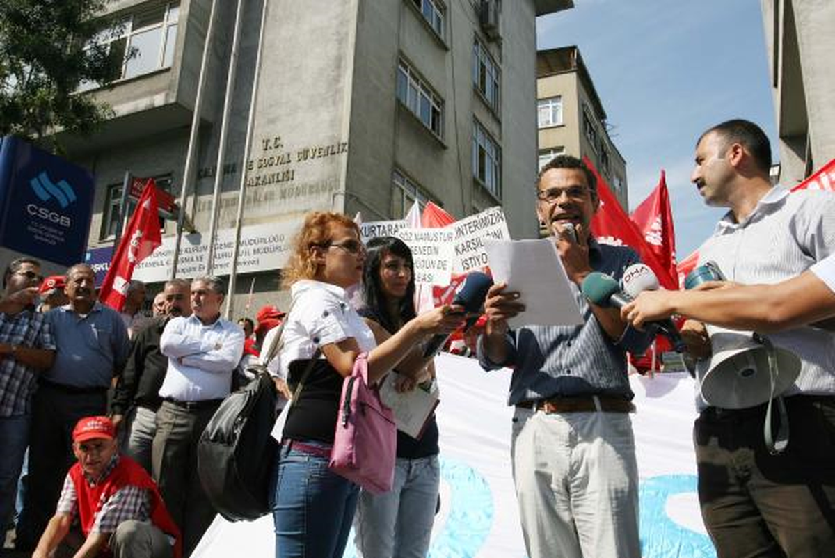 Bando Eşliğinde Yürüdüler