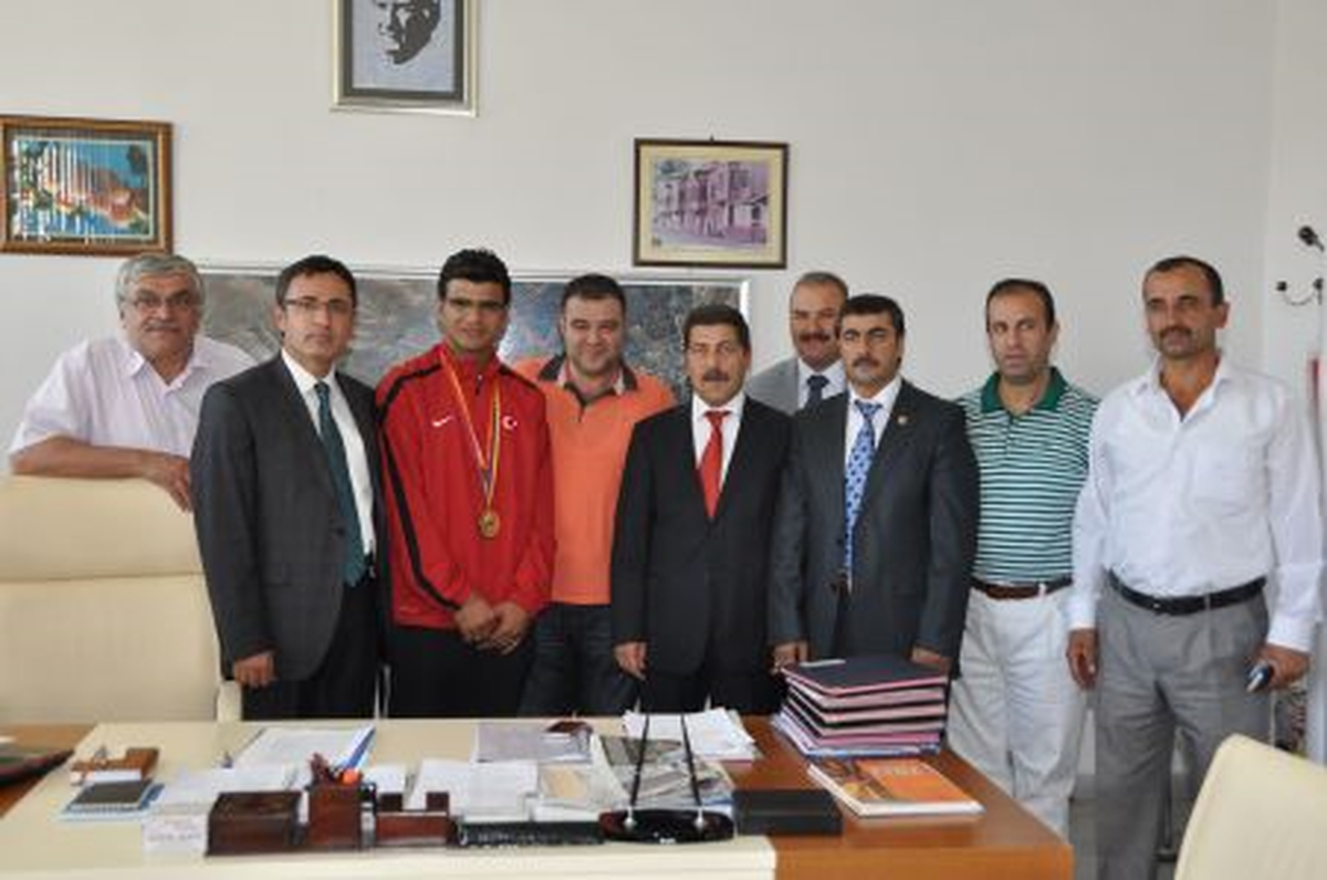Başarılı Sporcuya Ödül