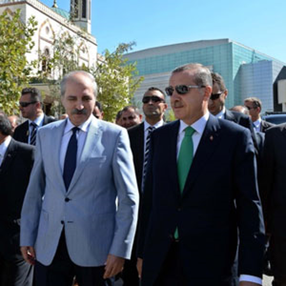 Başbakan Erdoğan, Cuma Namazını Numan Kurtulmuş\'la Birlikte Kıldı