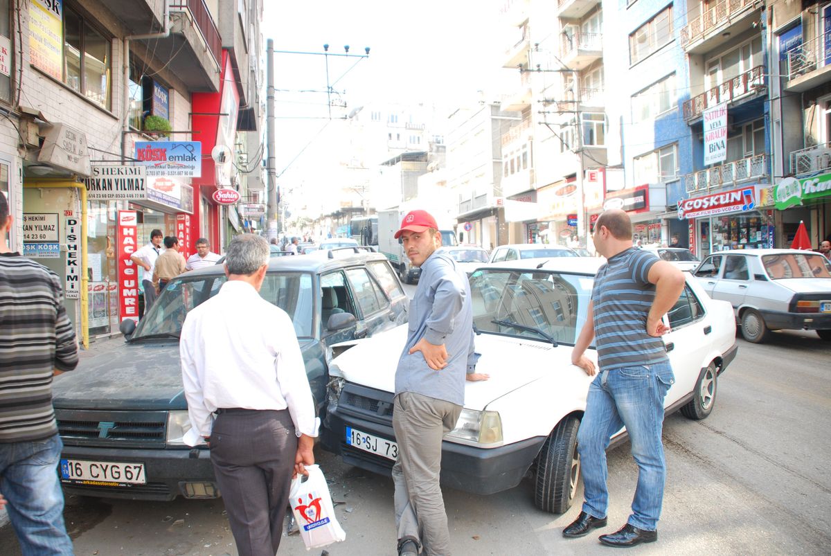 Bursa\'da İlginç Trafik Kazaları