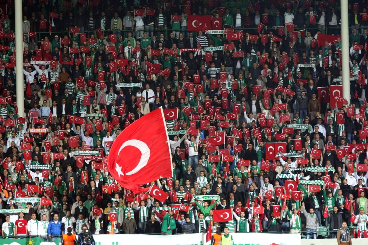 Bursaspor Taraftarı Bayraklı Protestoya Hazırlanıyor