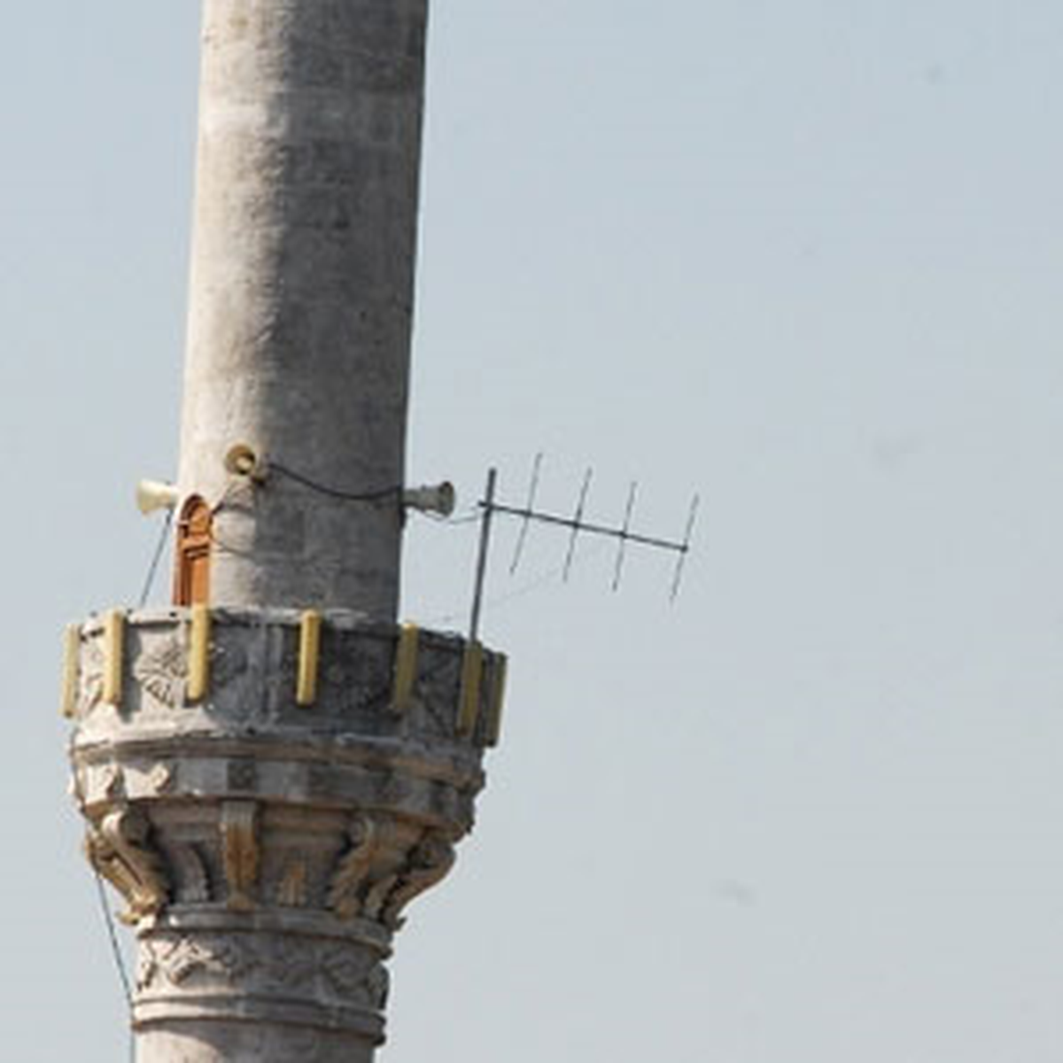Caminin Minaresine Anten Taktılar!