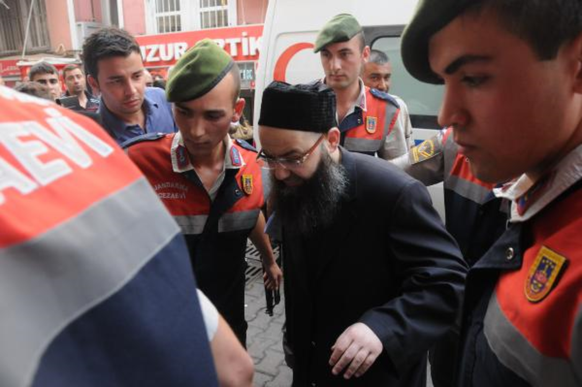 Cüppeli Ahmet Hoca Göz Muayenesi İçin Hastanede