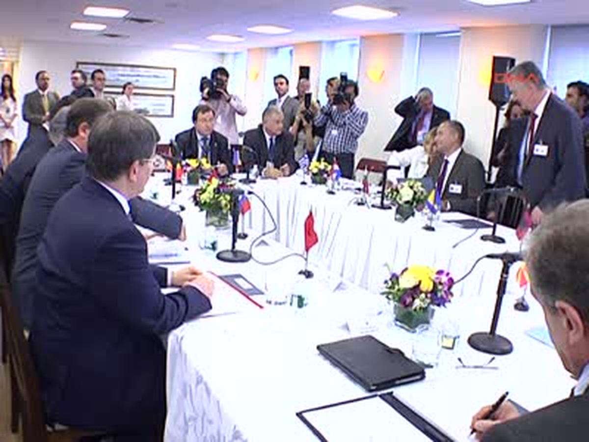 Davutoğlu, Paraniti ile Görüştü