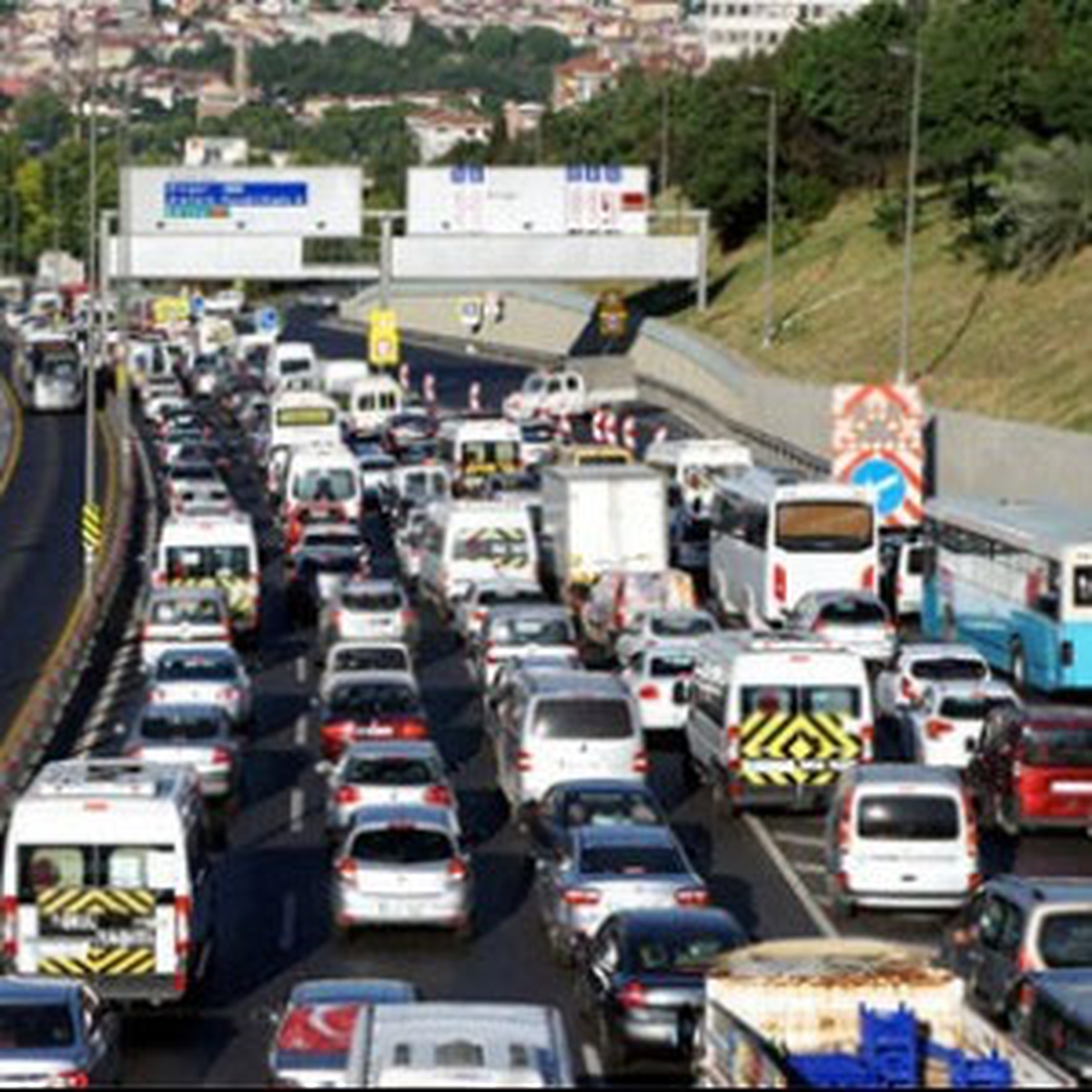 Emniyet Şeridi Uyanıkları Cezayı Yedi!