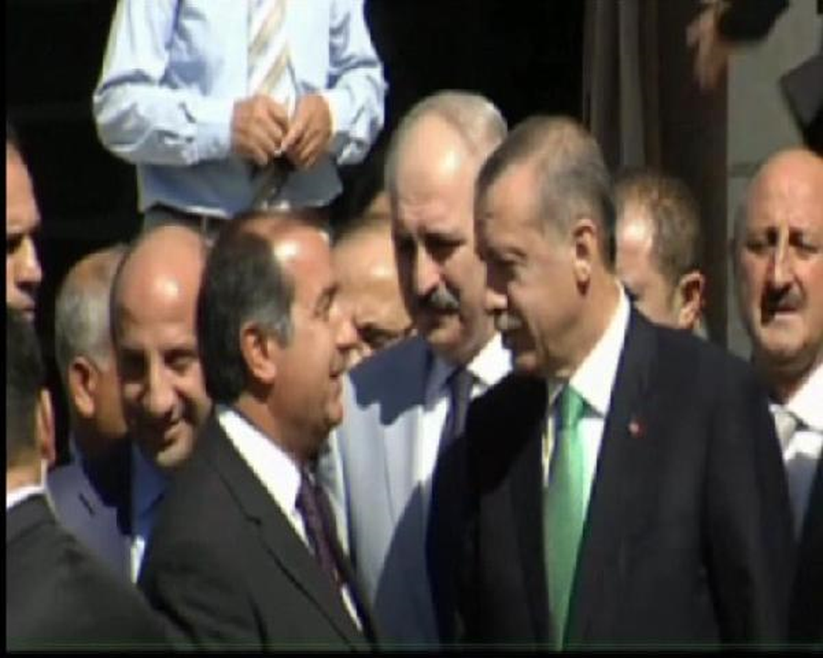 Erdoğan ve Kurtulmuş, Birlikte Yürüyerek Camiye Gitti